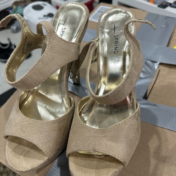 Heels - Picture 6 of 7